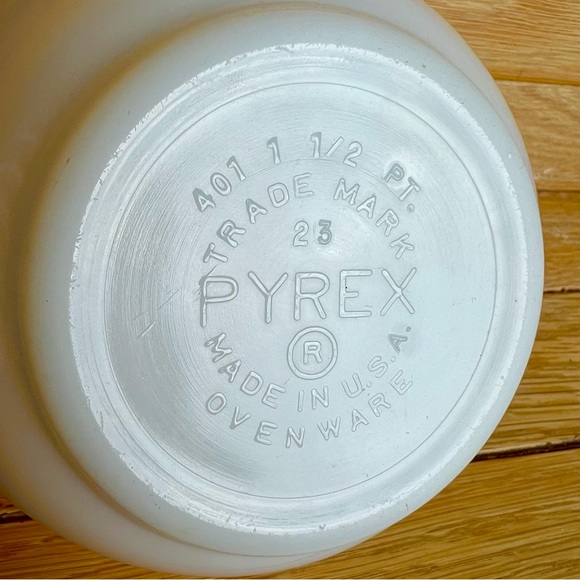 1.5 Pint PYREX 401 Mixing Bowl Serving Bowl Ovenware Milk White - Picture 7 of 16